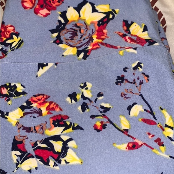 LulaRoe OneSize Rose Leggings - Picture 5 of 6